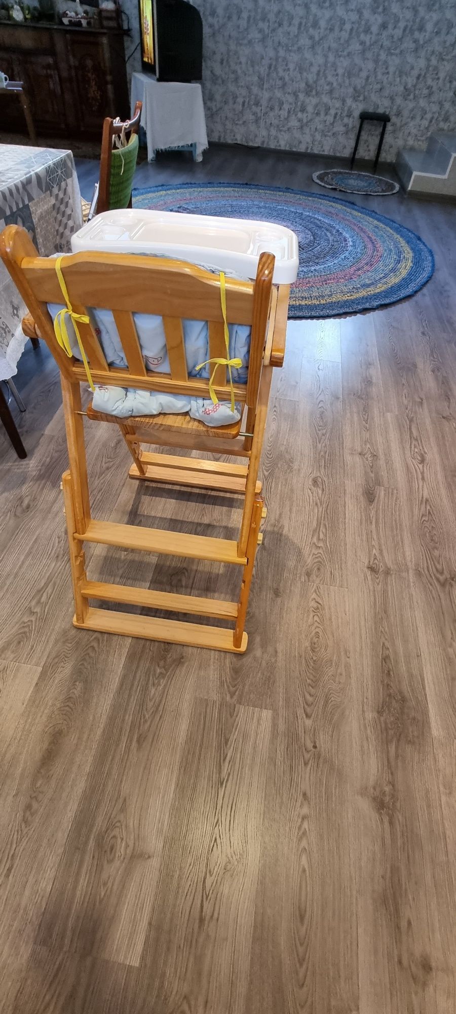 Детский деревянный стульчик для кормления