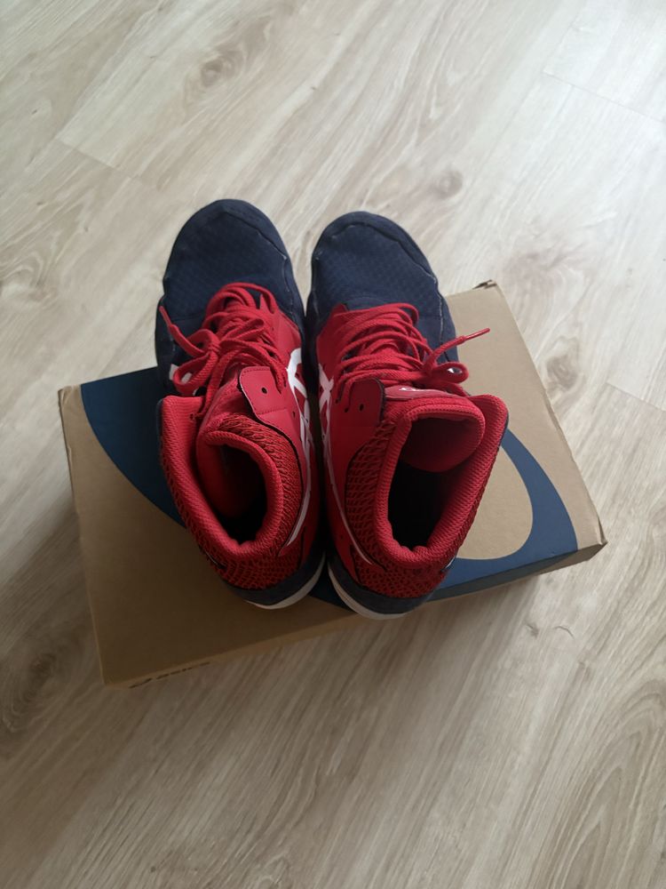 Борцовки asics (като нови)