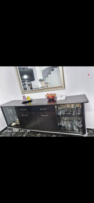 Продавам 2бр. шкафове за дневна