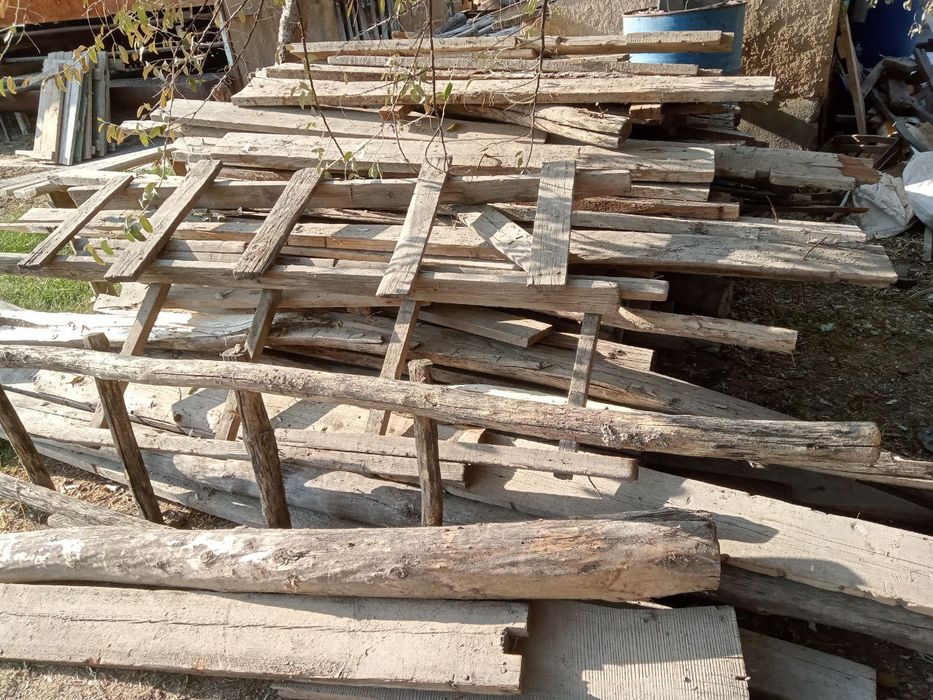 Oʻtin taxtlar sotiladi