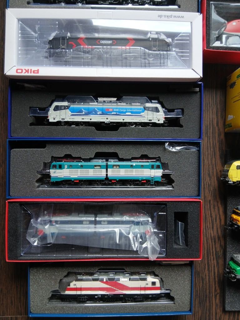 Locomotive electrice diesel scara HO trenulet electric piko roco