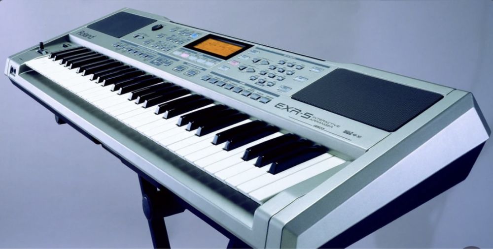 Vând orgă Roland exr-5 1500 lei și acordeon Hess 1000 lei