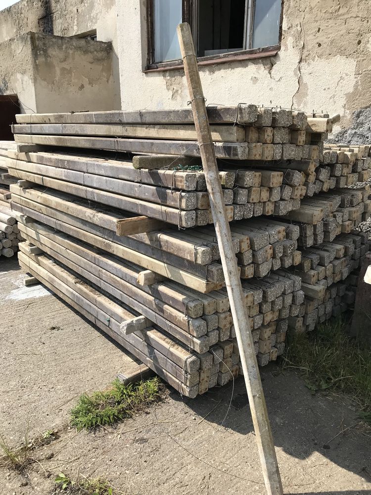 Stalpi (spalieri) beton pt gard  Italia