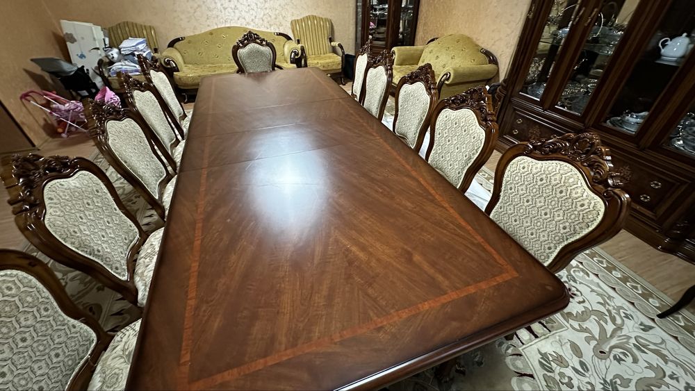 Стол и 12 стульев
