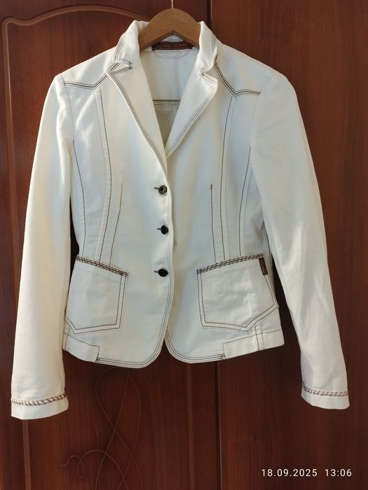 10000тг. Брюки Replay, пиджак Mark Aurel.