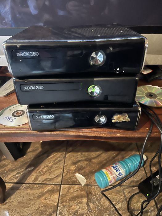 Vand sau scbimb XBOX 360 stare buna 300 de lei bucata