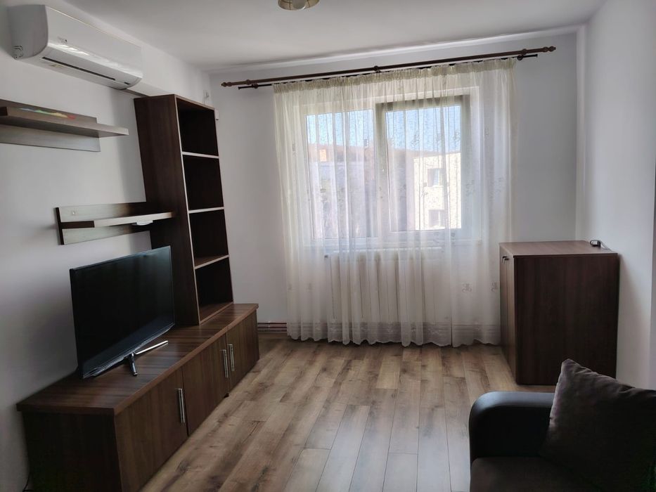Apartament 3 camere de închiriat