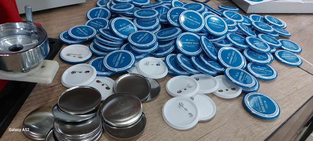 На заказ, Значки на вашем логотипом