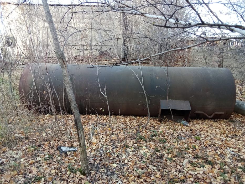 Продав 2 бочки одна толстостеная 4 куб вторая 3 куб под воду