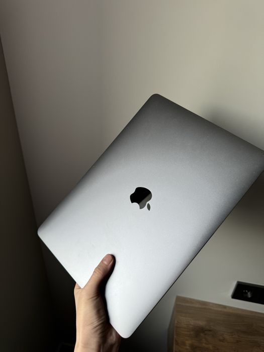 Продаю Macbook Pro 13 2022
