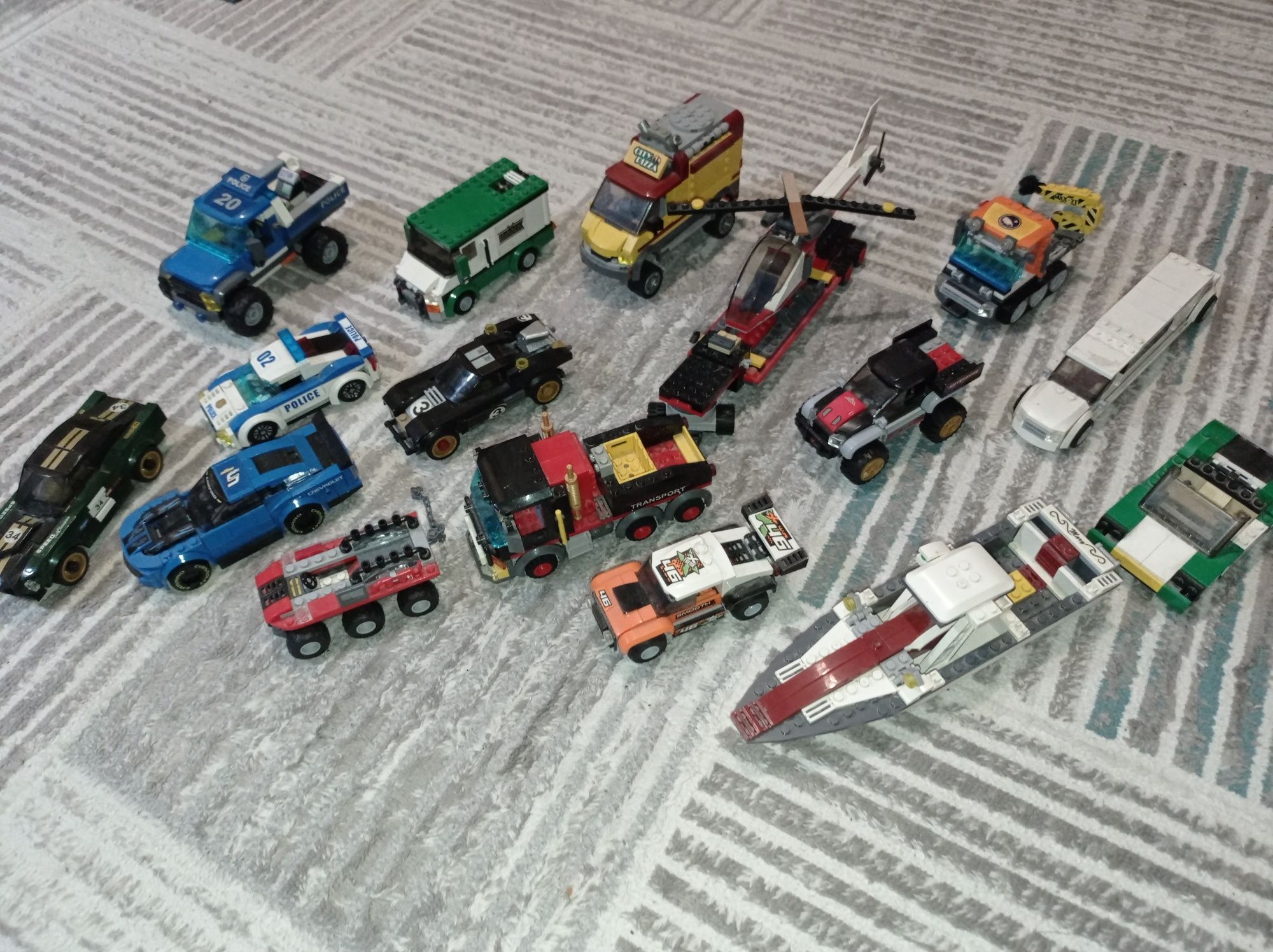 Продам машины собранные из конструктора Лего