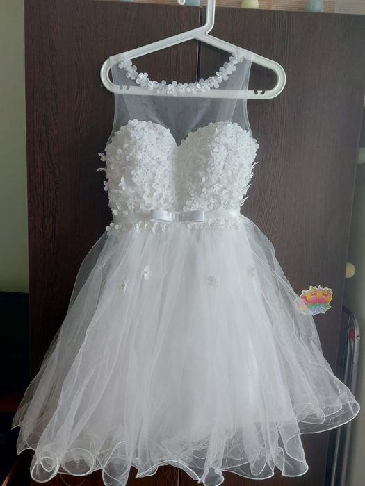 Vând rochiță  potrivită  pentru evenimente