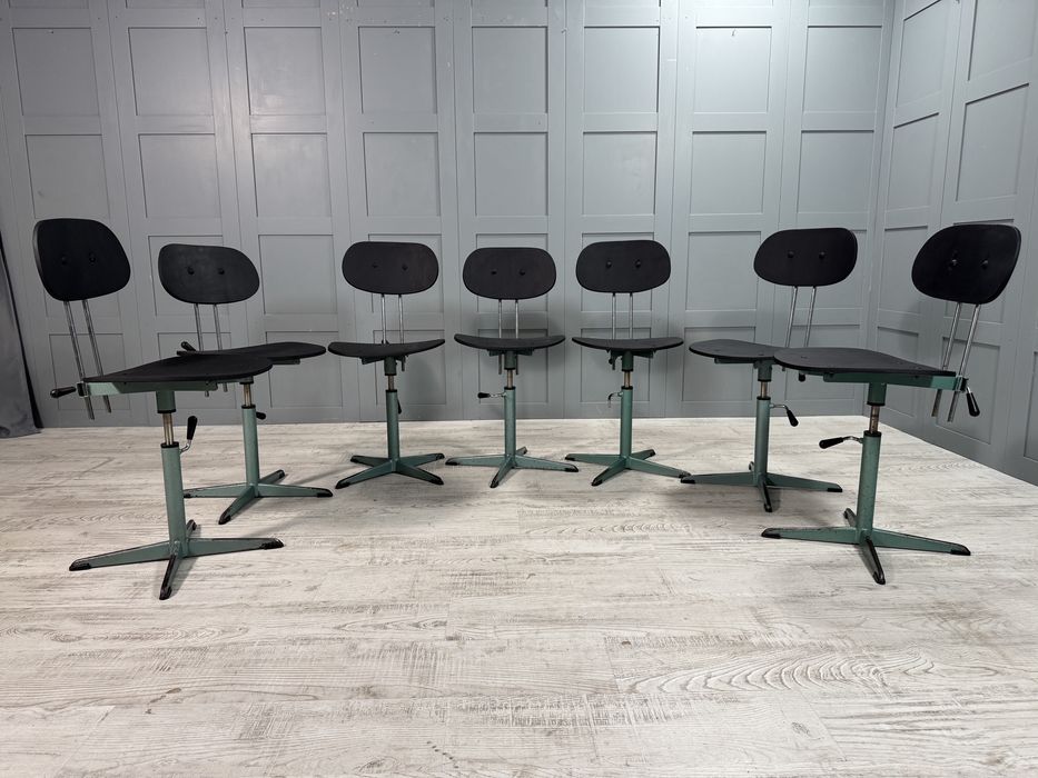 Винтидж индустриални работни столове Р460