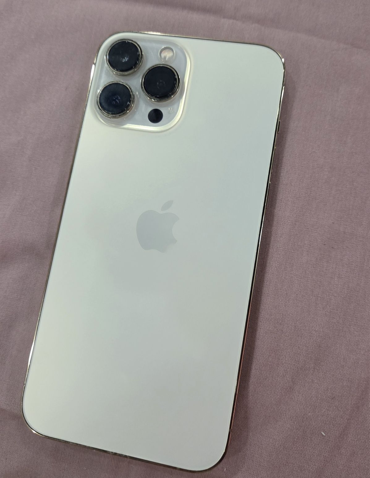 Vând Iphone 13 ProMax Gold+ casti +incarcator