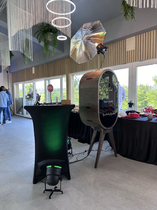 Cabina Foto Just Smile Iasi, platforma 360, fumul greu valsul mirilor