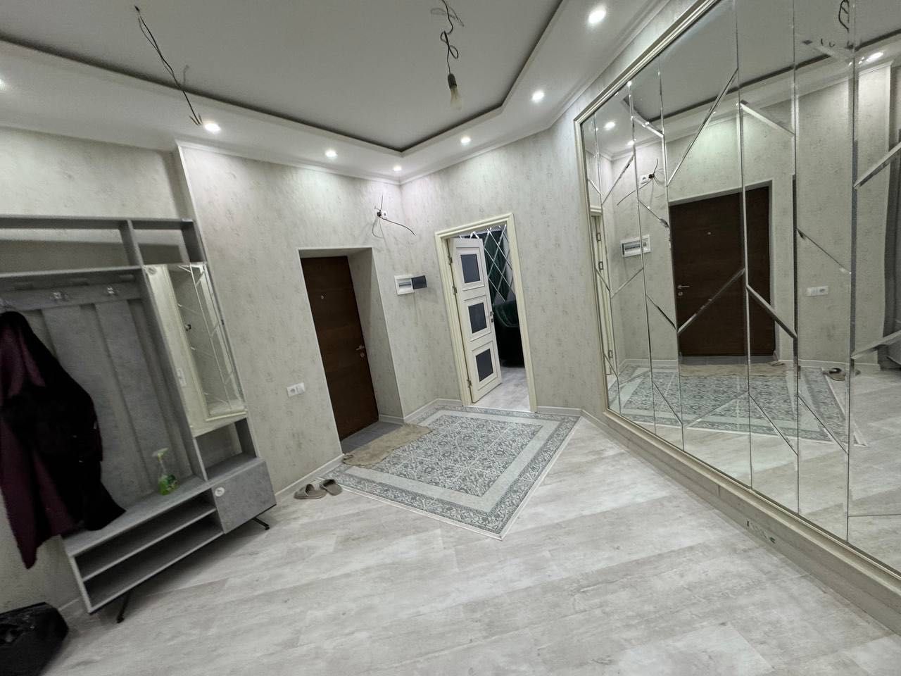 Юнусобод тум. 15 кв.
GOLDEN HOUSE  Мегополис 3/4/14. 100 кв, Евро рем.