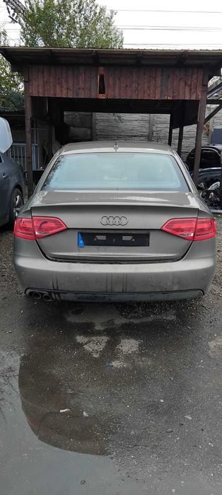 Dezmembrez Audi A4 B8 2.0 TDi an 2009 cod motor CAGA