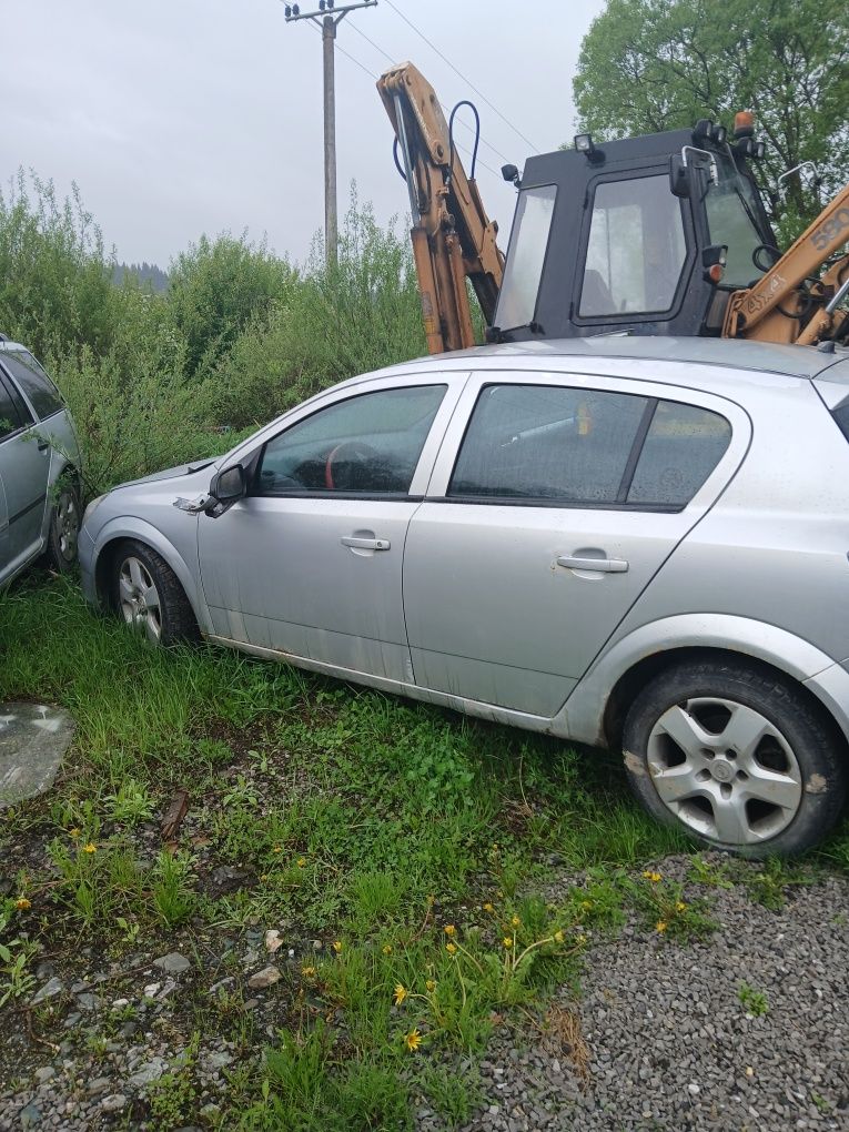 Dezmembrez opel asta h 1.3Cdti an 2006