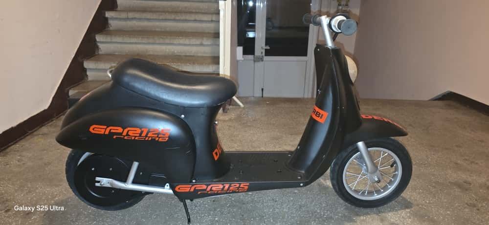 Scuter electric Razor