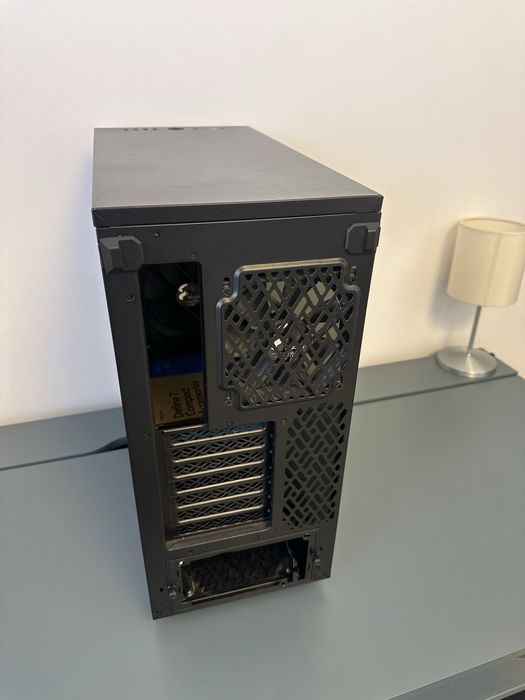 Carcasa PC Fracta Design 7 Compact