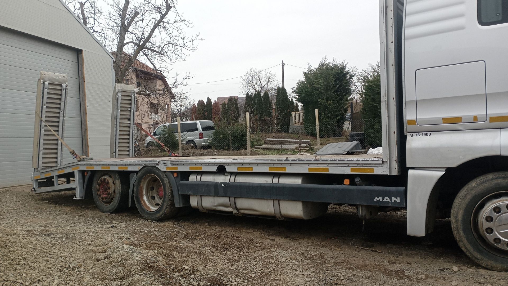Camion Man 24 to platforma