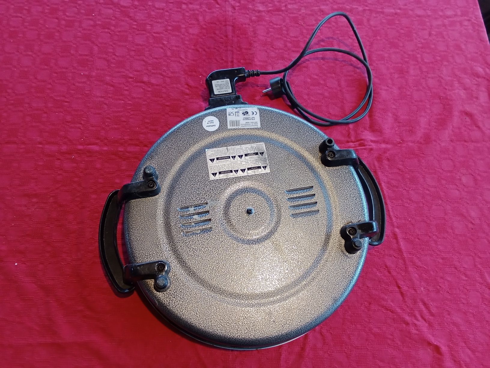 Tigaie electrică cu capac