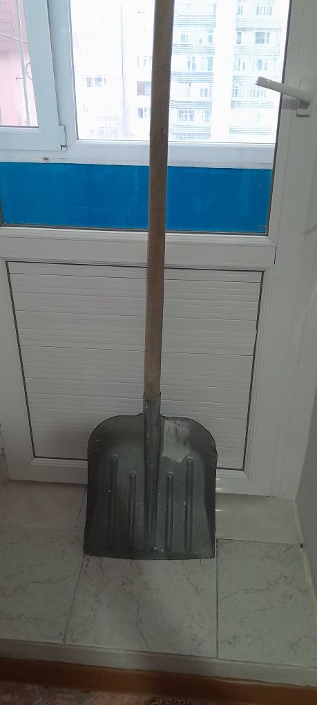 Продам лопаты совковые и штыковые