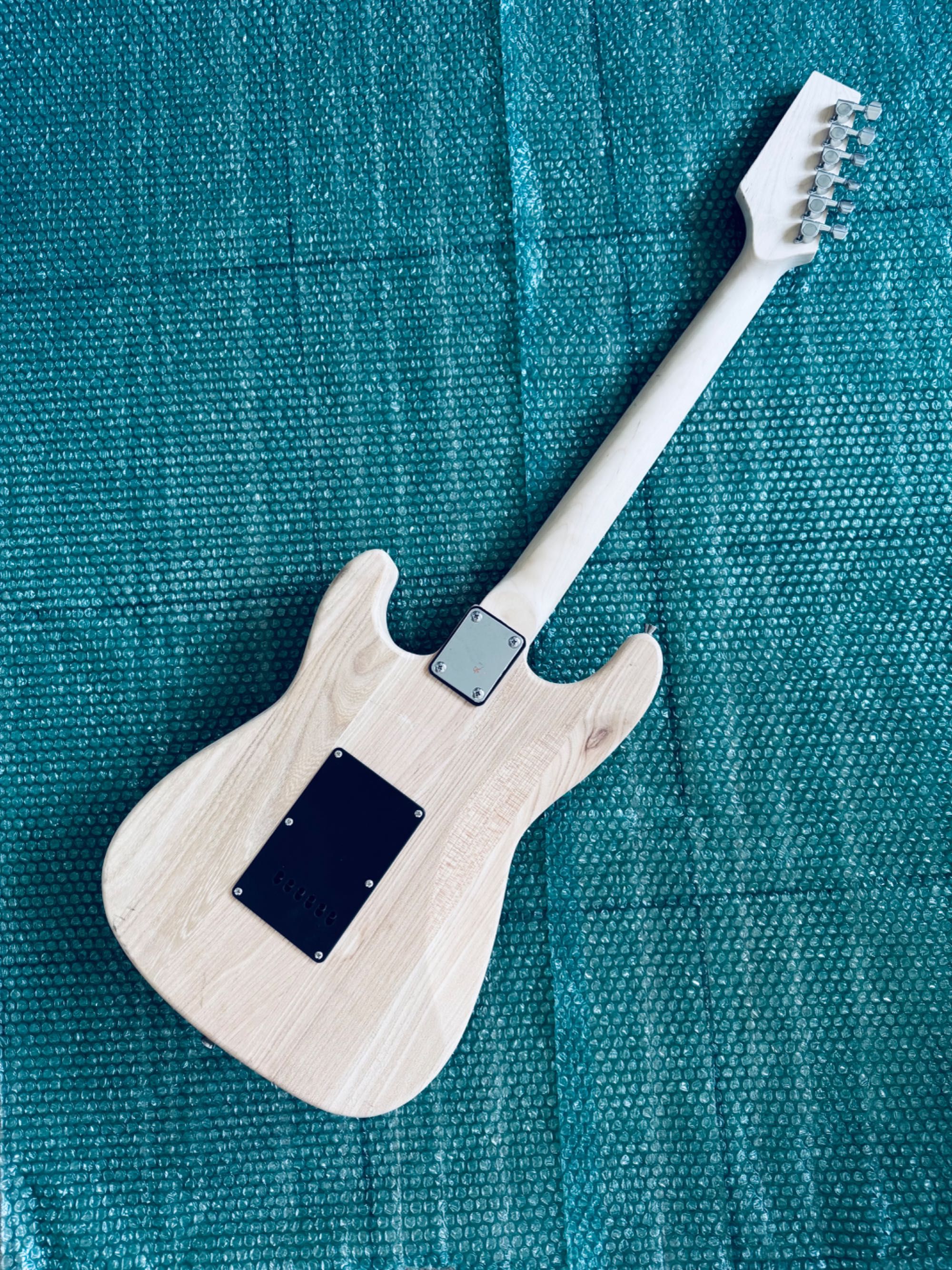 Chitara electrica Guitarworks Duo-Cutaway DIY Electric Guitar Kit Pro