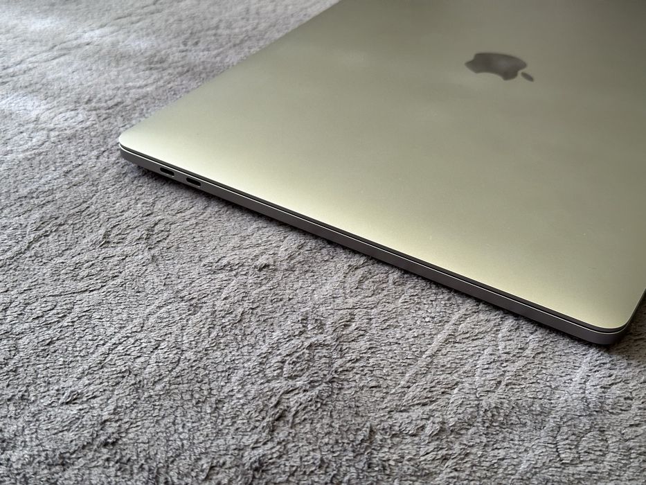 Отличен 15.4’ Core i9/32GB Ram/Macbook Pro 15’ 2019/1TB SSD/Radeon 4GB