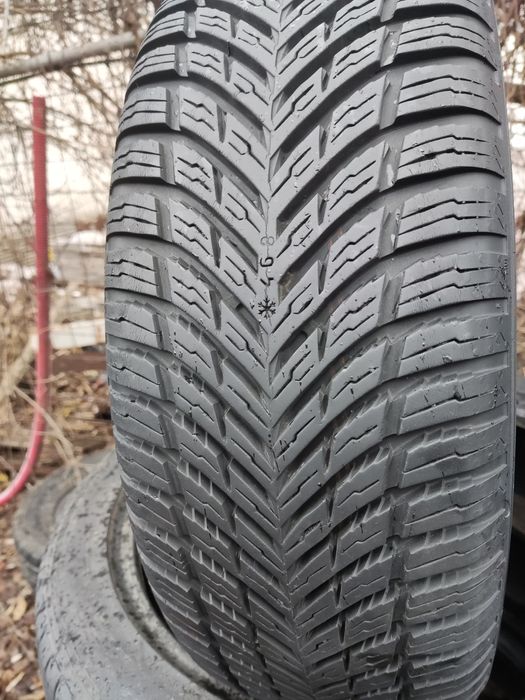 1бр. всесезонна гума 185/65/15 Nokian Season proof 
dot4520
7.9mm
Мног