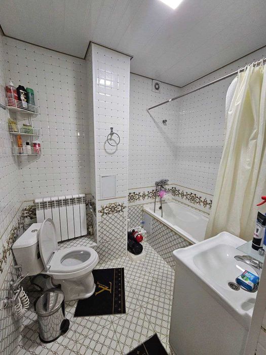 Buxoroda kvartira xonadon uy sotiladi 2 xonali 75m² 6-qavat.