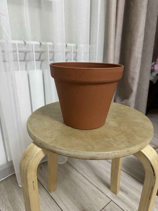 Цветочные горшки с подставкой