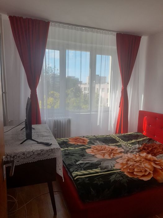 Închiriez apartament cu 4 Camere