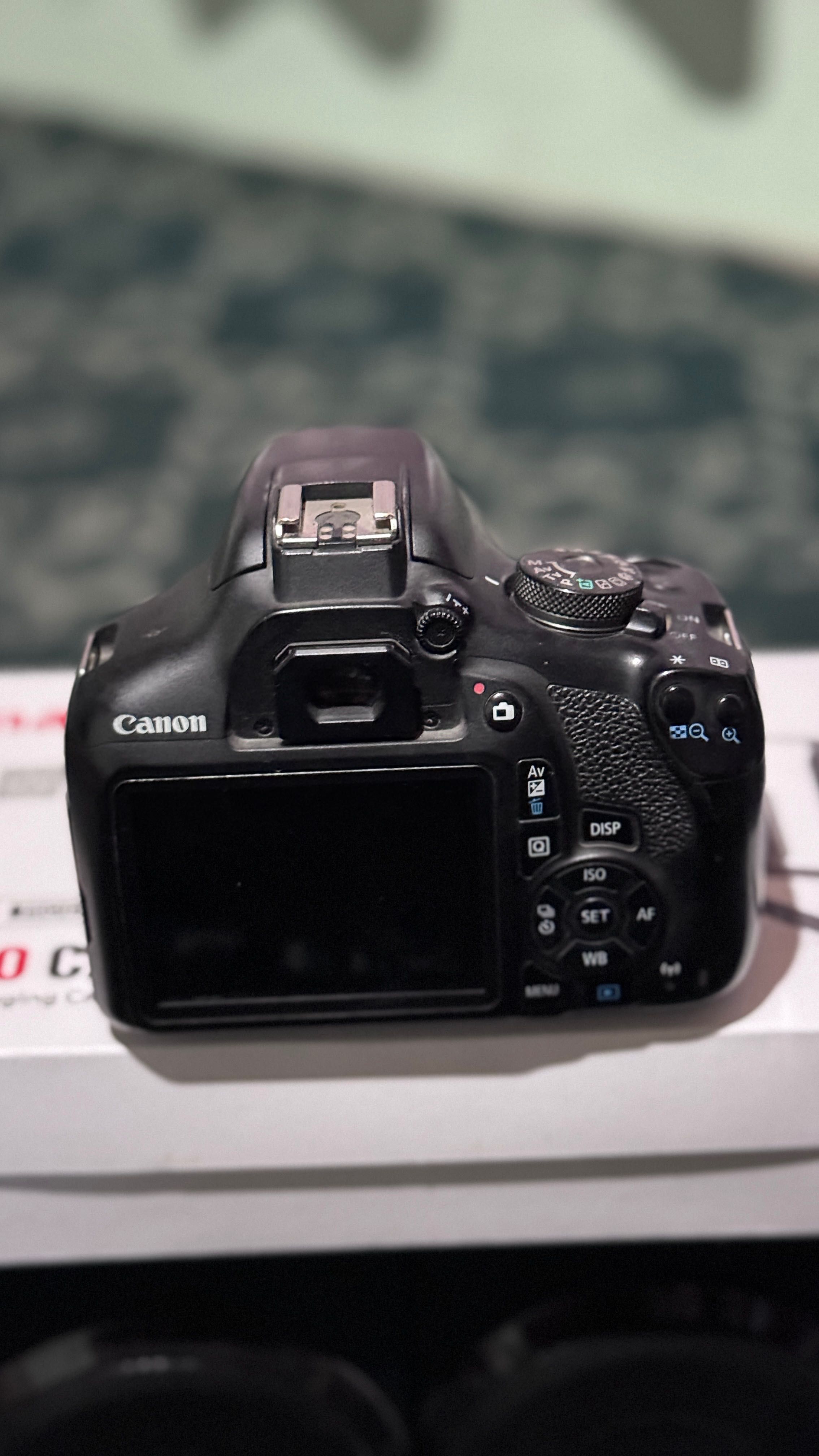 Фотоаппарат Canon EOS 2000D