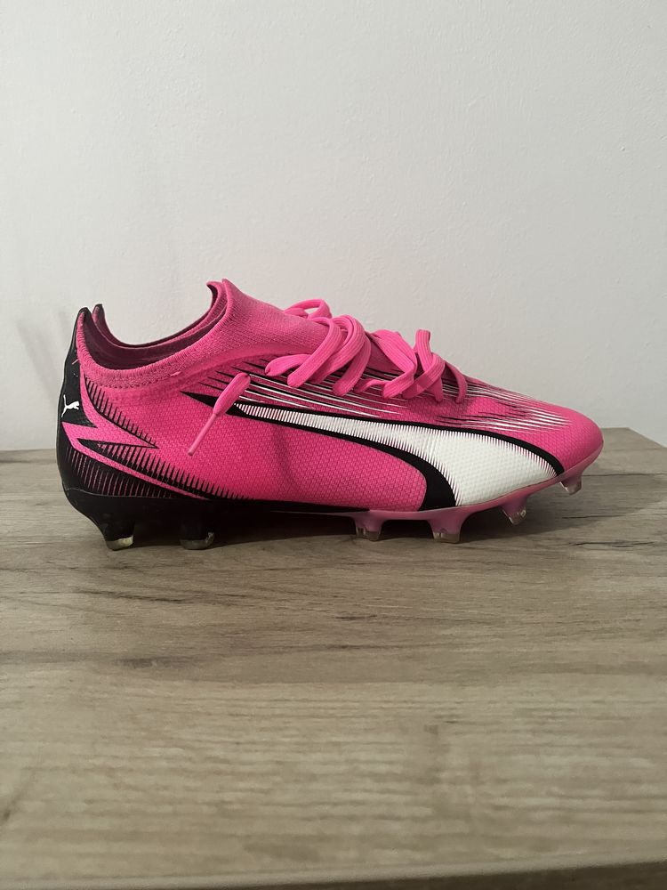 Ghete fotbal puma ultra pink