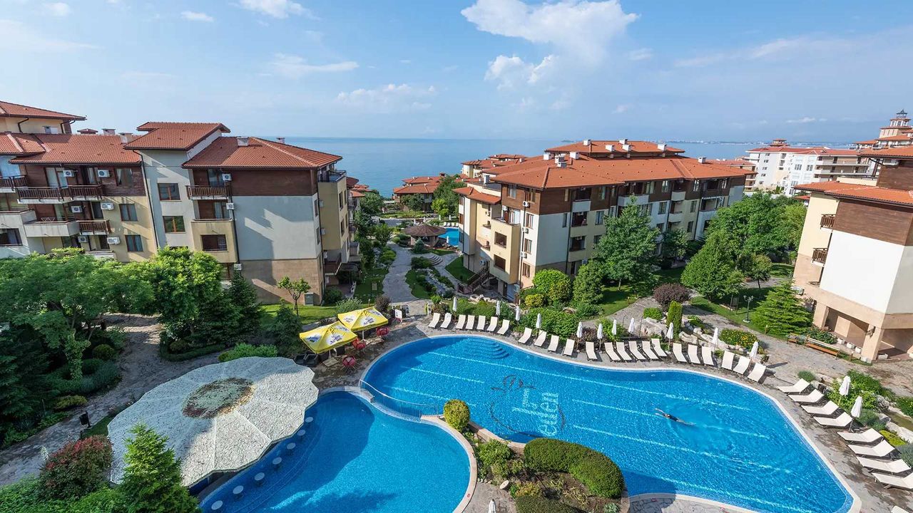 Продава се Двустаен апартамент в Свети Влас - 81 кв.м за 1235 €/кв.м - Снимка #12