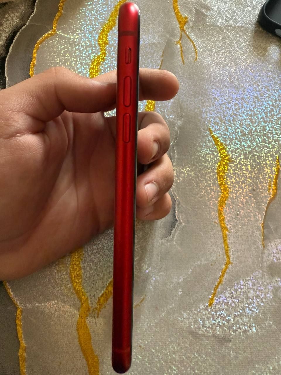 Iphone XR (red product) в хорошем состоянии.