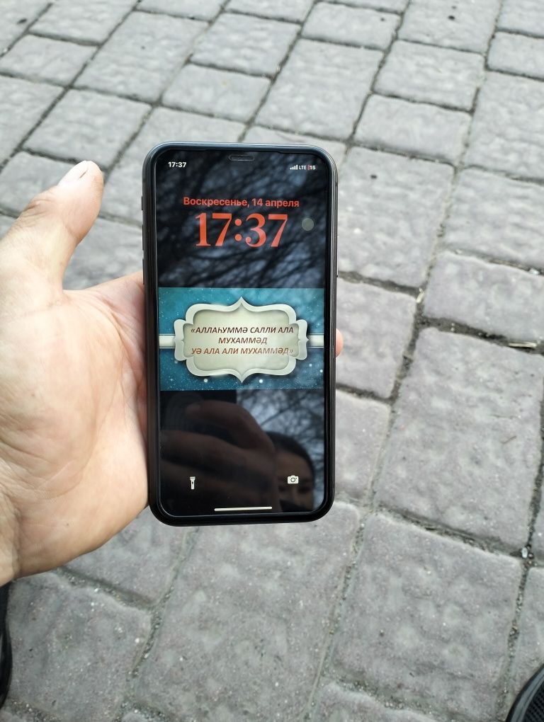 Iphone 11 64 Гб с оригинал зарядкой