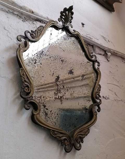 oglinda aurie antica foarte veche din metal cu rama metalica vintage