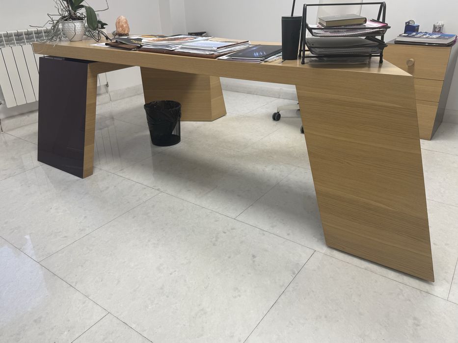 Бюро от масив със сгъваем плот и много екстри плюс шкафче