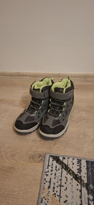 Ghete in stare foarte buna marimea 37