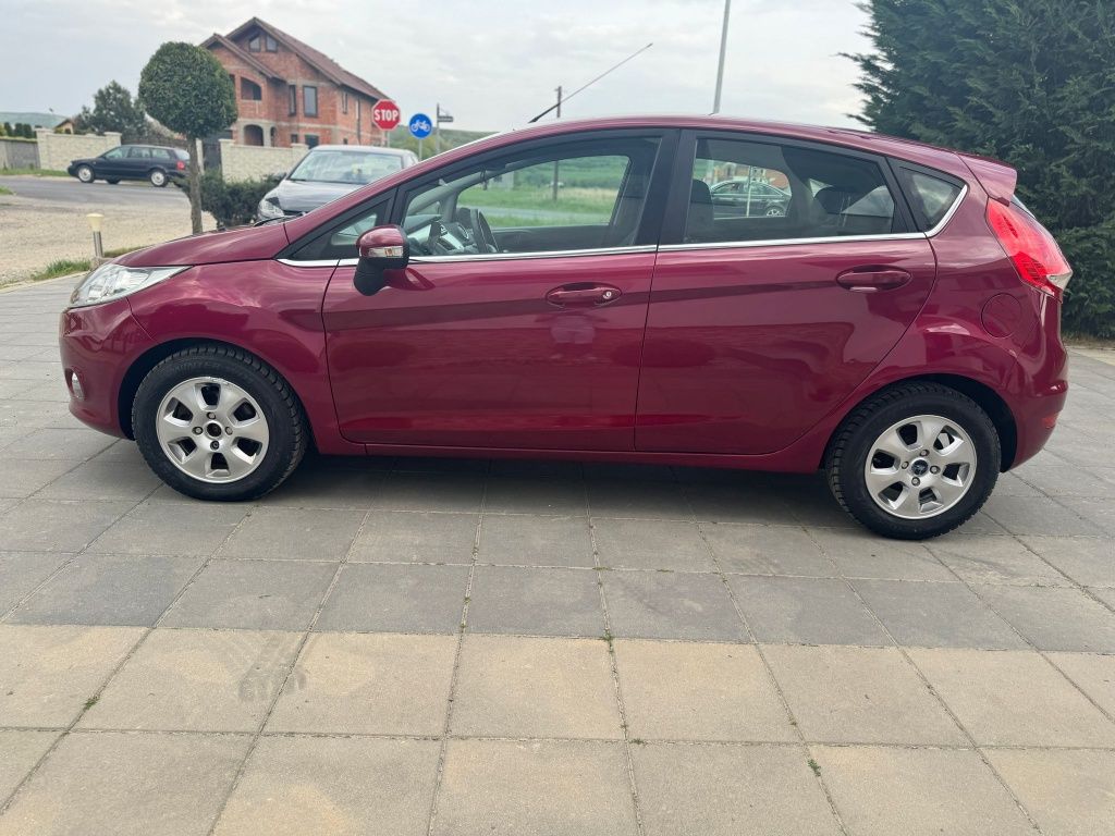 Vând  ford fiesta an 2009 motor 1.3 benzină  adusă recent germania