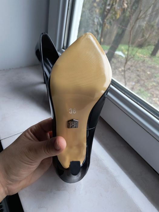 Pantofi Stiletto negri firma Michael Souls, Amazon