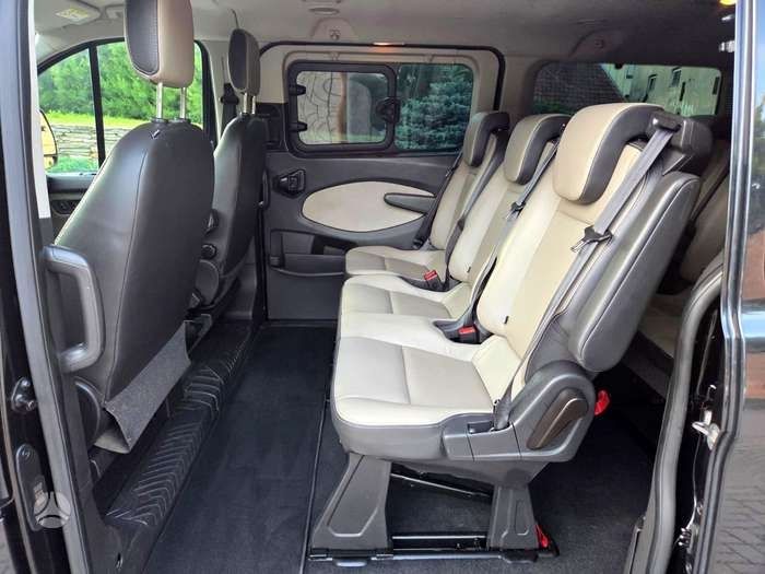 Ford Tourneo Custom 8 locuri TITANIUM