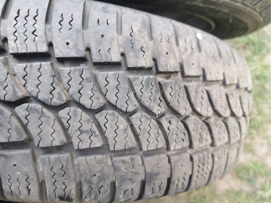 2 Jante cu cauciuc pentru dacia papuc