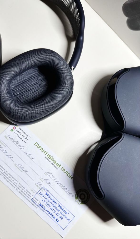 AirPods Max черные.