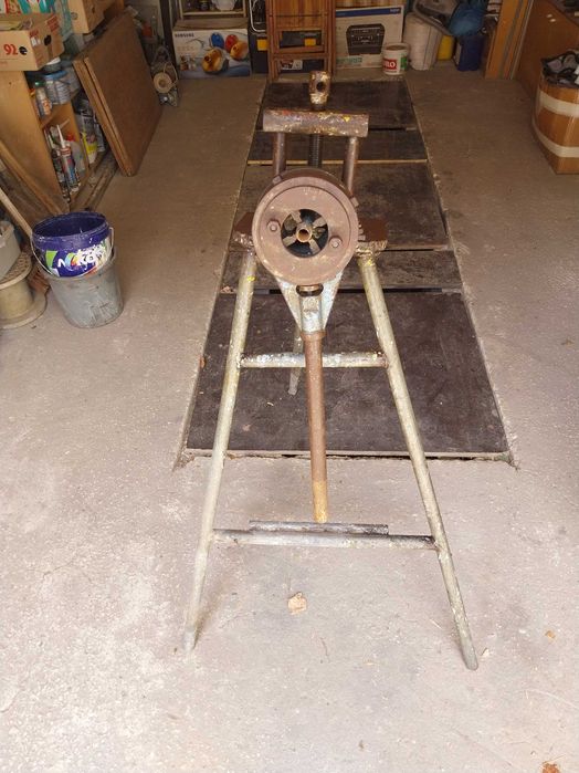 Тринога за резби