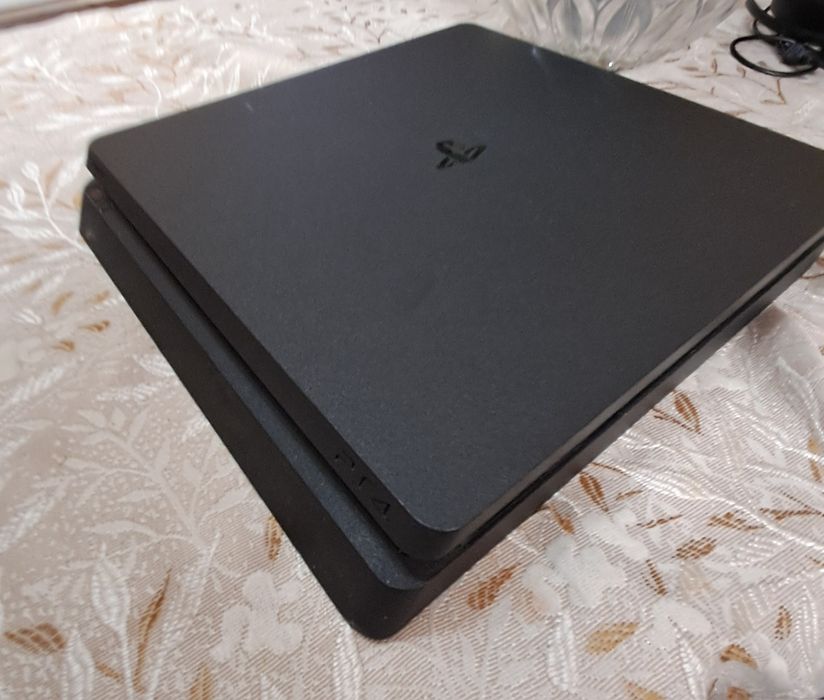Playstation 4 slim