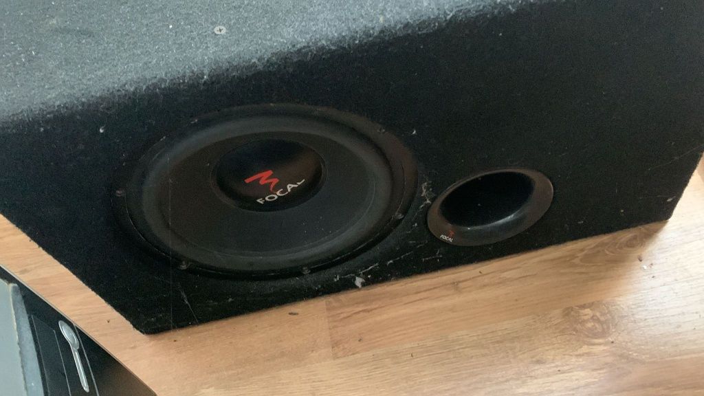 Vând subwoofer focal