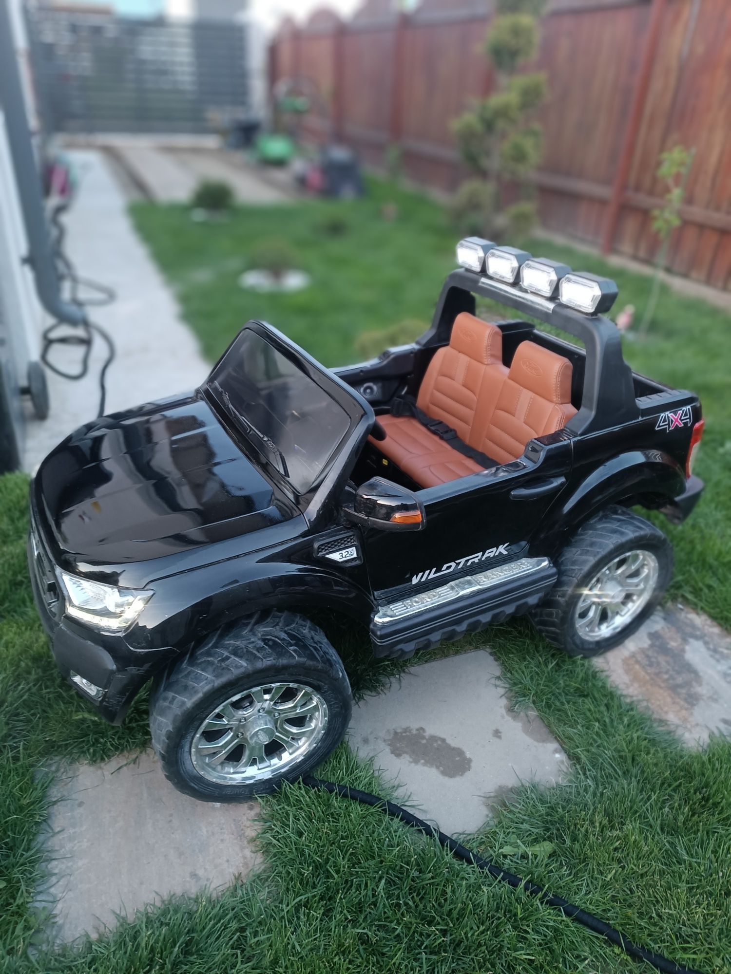 Mașinuță electrică pentru copii Ford ranger